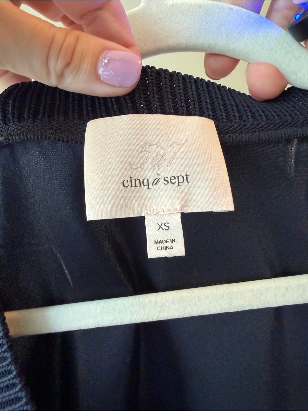 Cinq à Sept Navy Silk V-Neck High-Low Tank Top XS - Picture 3 of 5